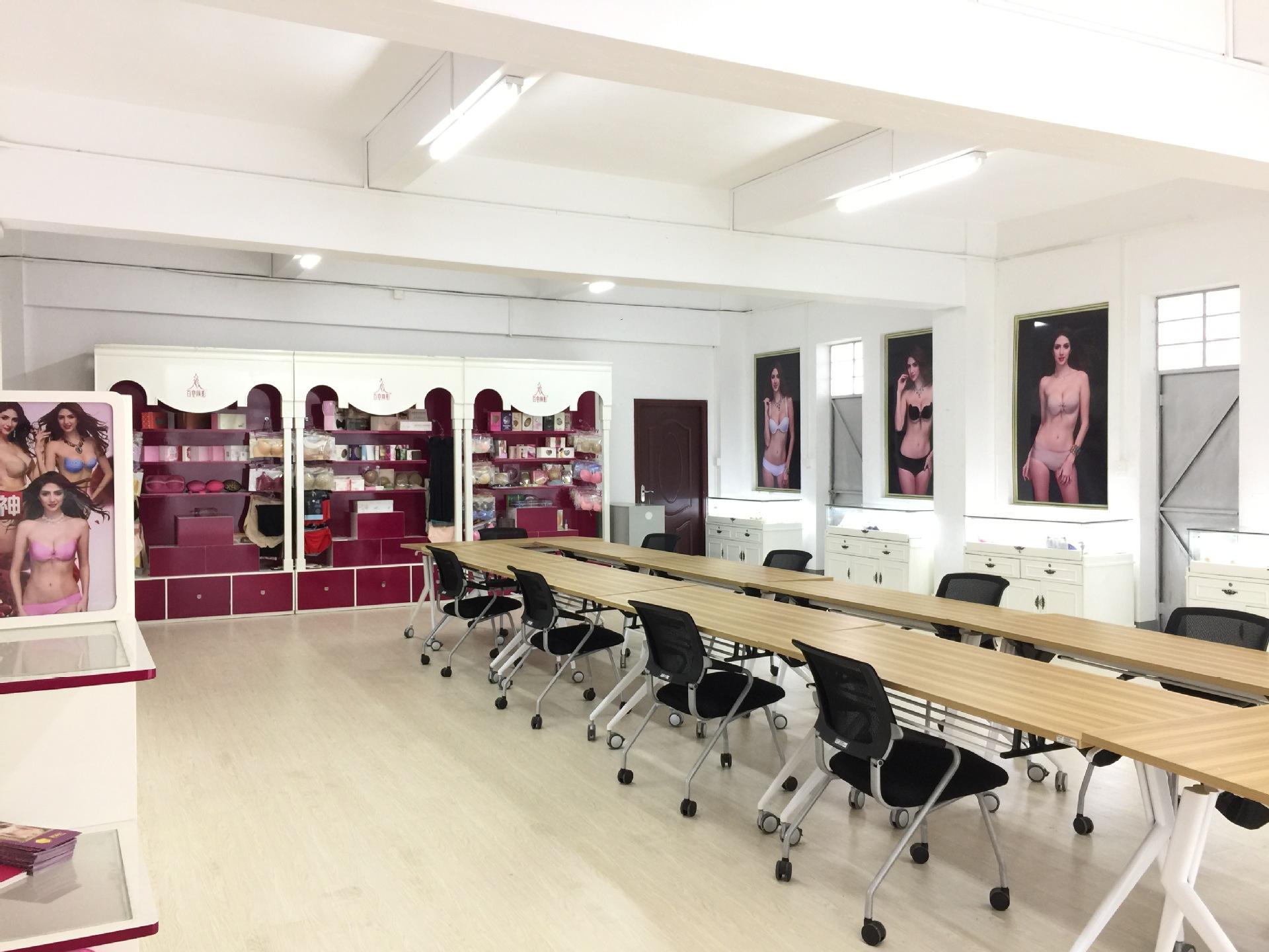 东莞市魔丽身段服装有限公司 1 东莞市魔丽身段服装有限公司