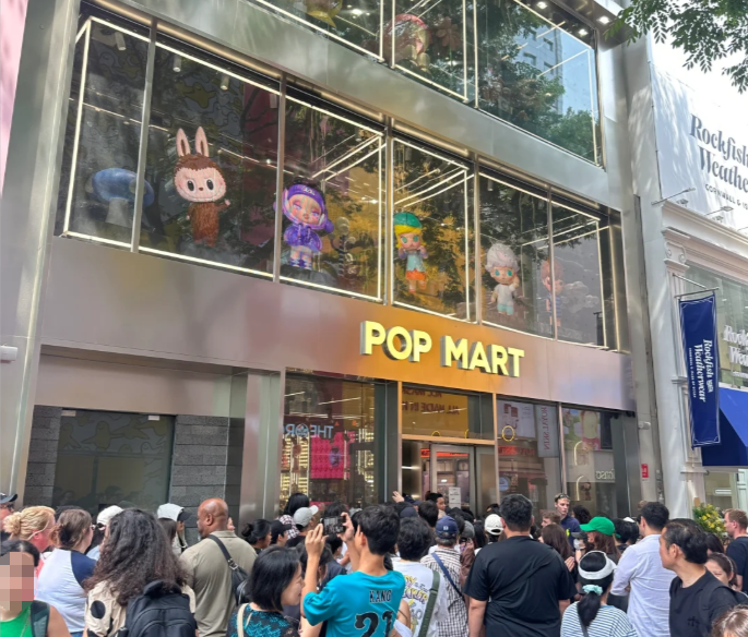 CRYBABY骑象入暹罗：泡泡玛特东南亚最大旗舰店落成 | 品牌出海