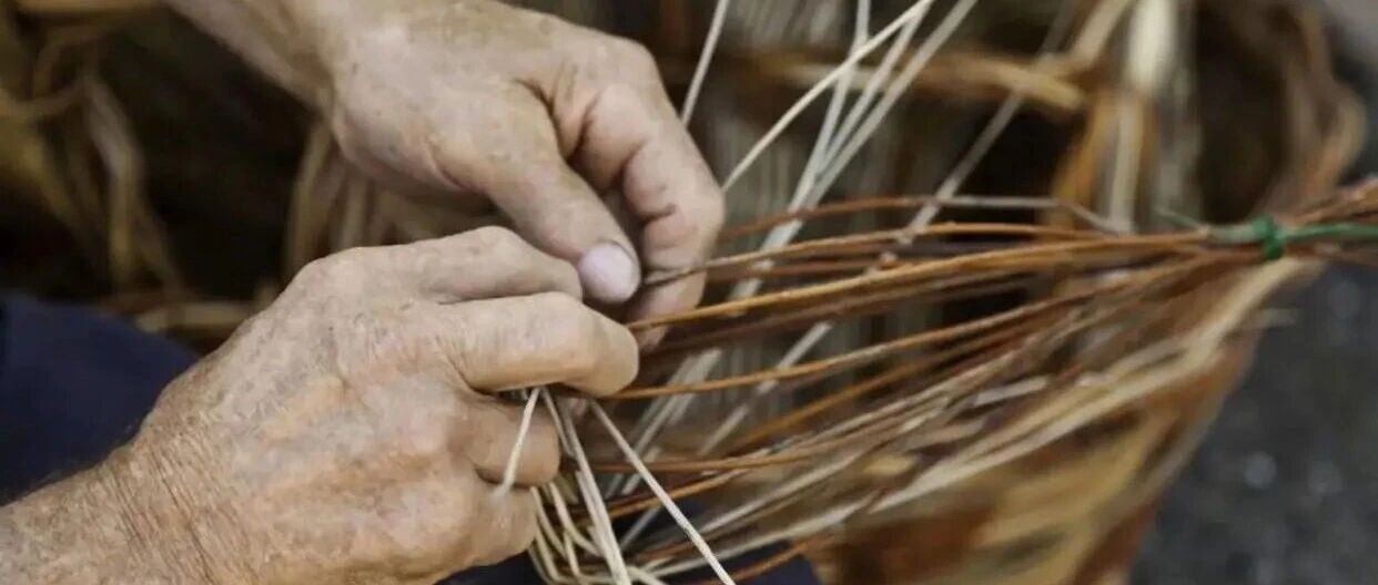 奶奶的竹篮变身DIOR主推，语言不通也能走出国门｜跨境电商