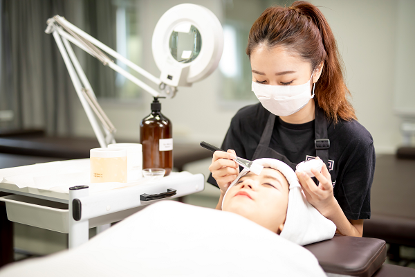 中国与印尼化妆品市场对比:机遇与挑战的镜像 1 中国与印尼化妆品市场对比:机遇与挑战的镜像