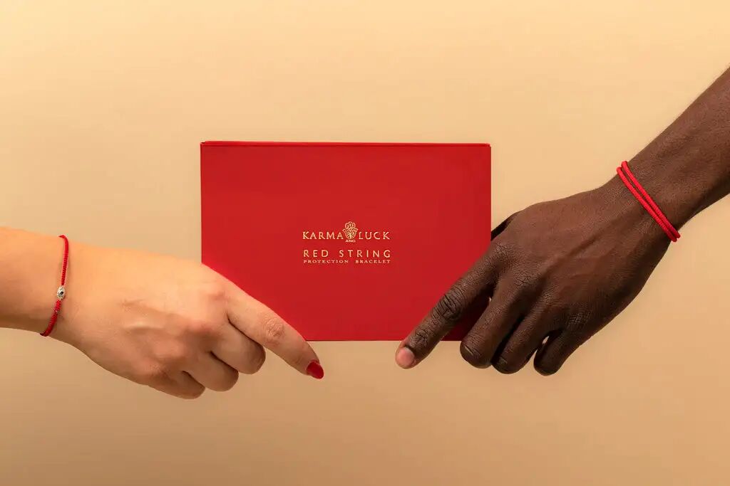 老外盯准中式玄学出海，一条红绳年入一个亿