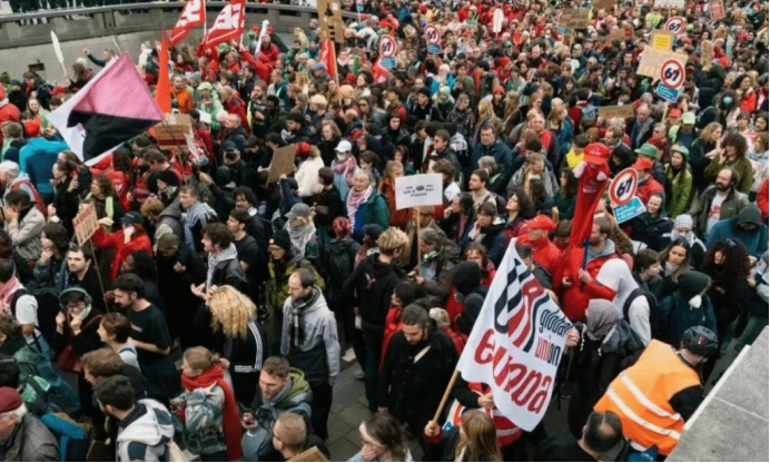 中欧班列累计发车突破12万列！正在改写中欧物流玩法｜跨境电商