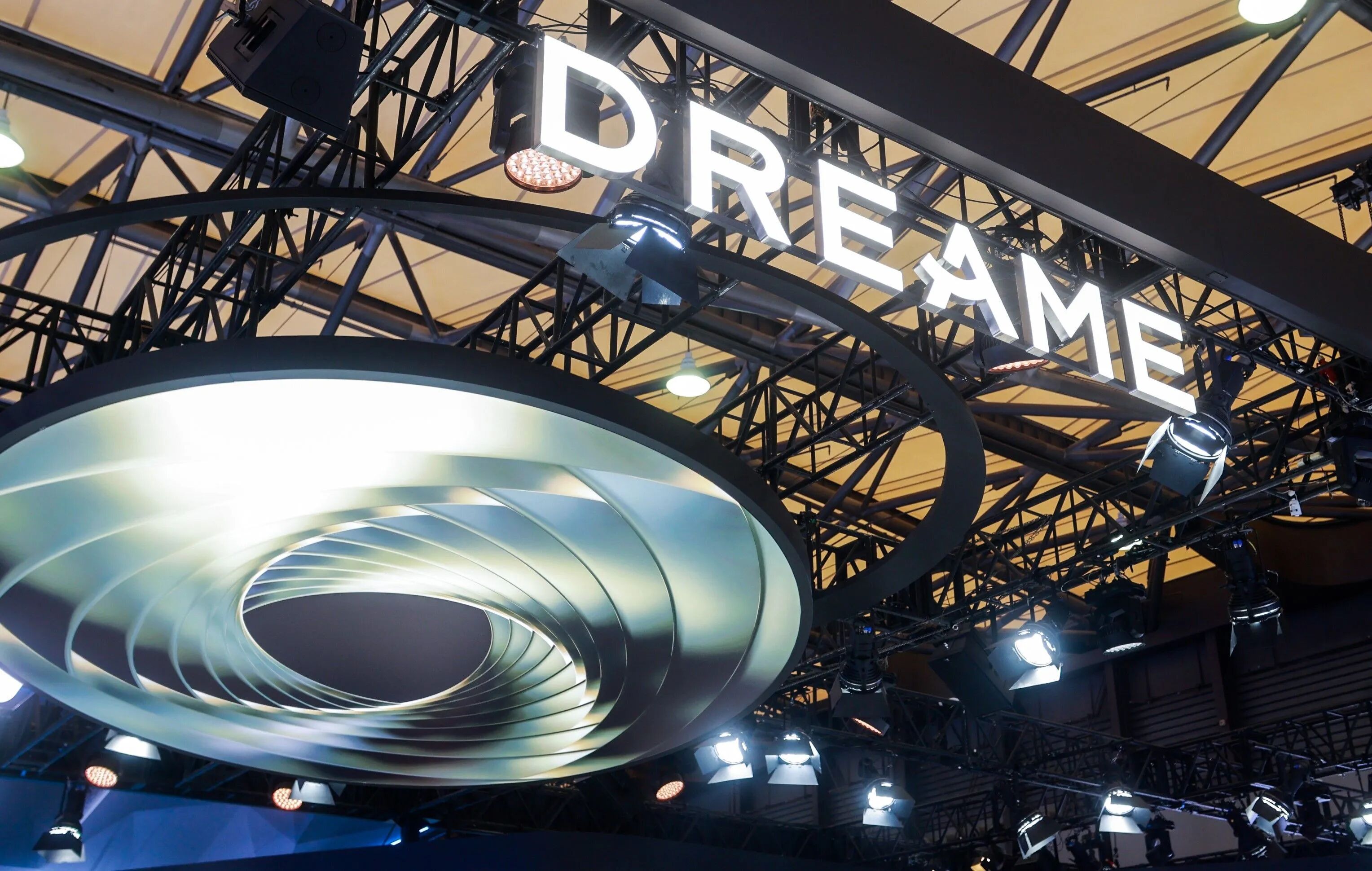 员工怒骂CEO"药磕多了"！追觅科技千人群炸了，百万亿美金梦碎了？