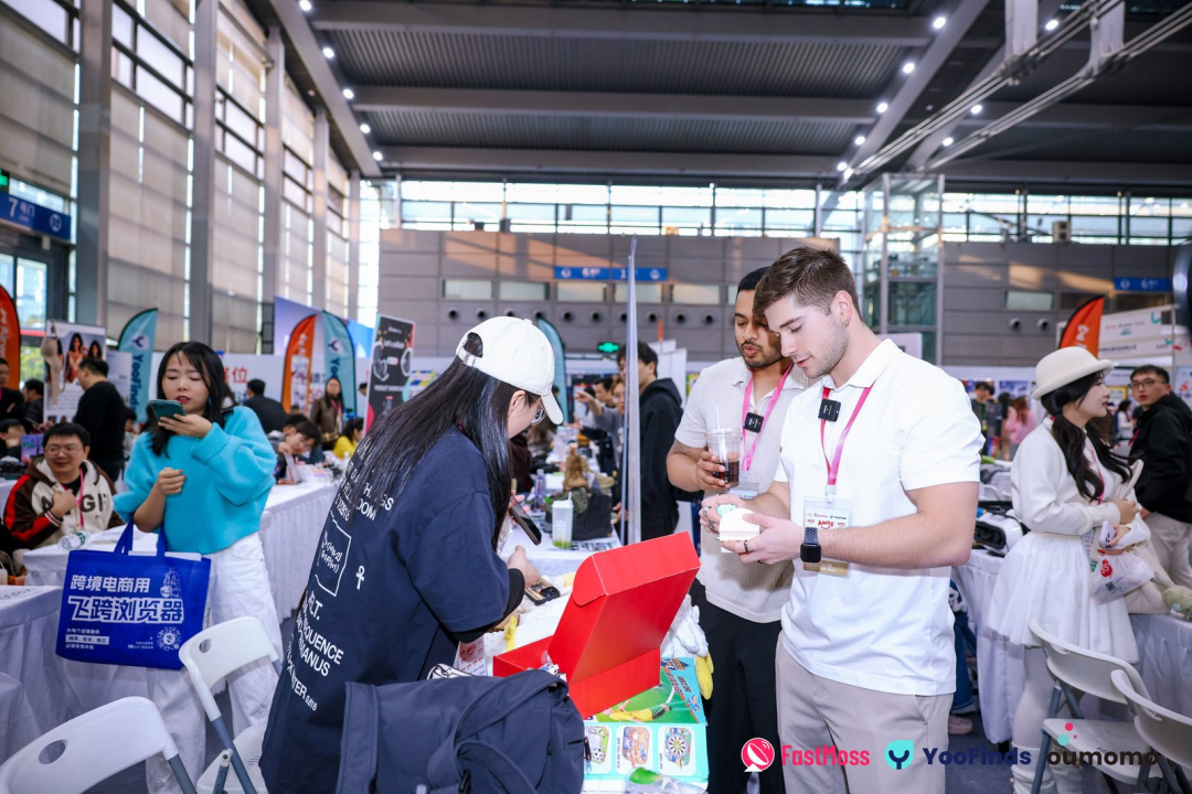 FastMoss展会挤爆了！首日到场超3.2w人！200+顶级达人现场选品，多渠道曝光100w+，明日更精彩