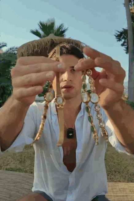 $10成本卖$80？“碰瓷”奢牌的手链把平替生意玩到了极致