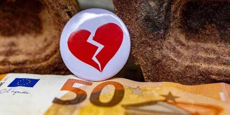 跨境圈有个"吐槽墙"，一万多家公司都被挂上去了——它到底是镜子，还是刀？