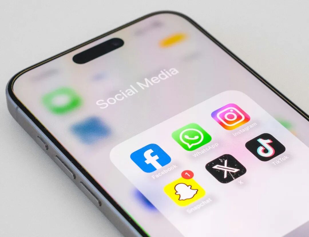 Threads逼近X、LinkedIn上线Brand Kit、TikTok禁用AI主播、Meta直播再升级、社媒和视频平台取代电视、2026美妆电商报告丨出海一周